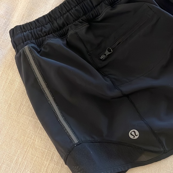 LULULEMON • Hotty Hot black running athletic shorts • Drawstring • Size 8 - Picture 10 of 15